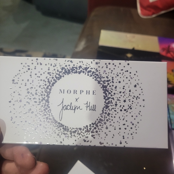 Tons of makeup - Picture 15 of 16